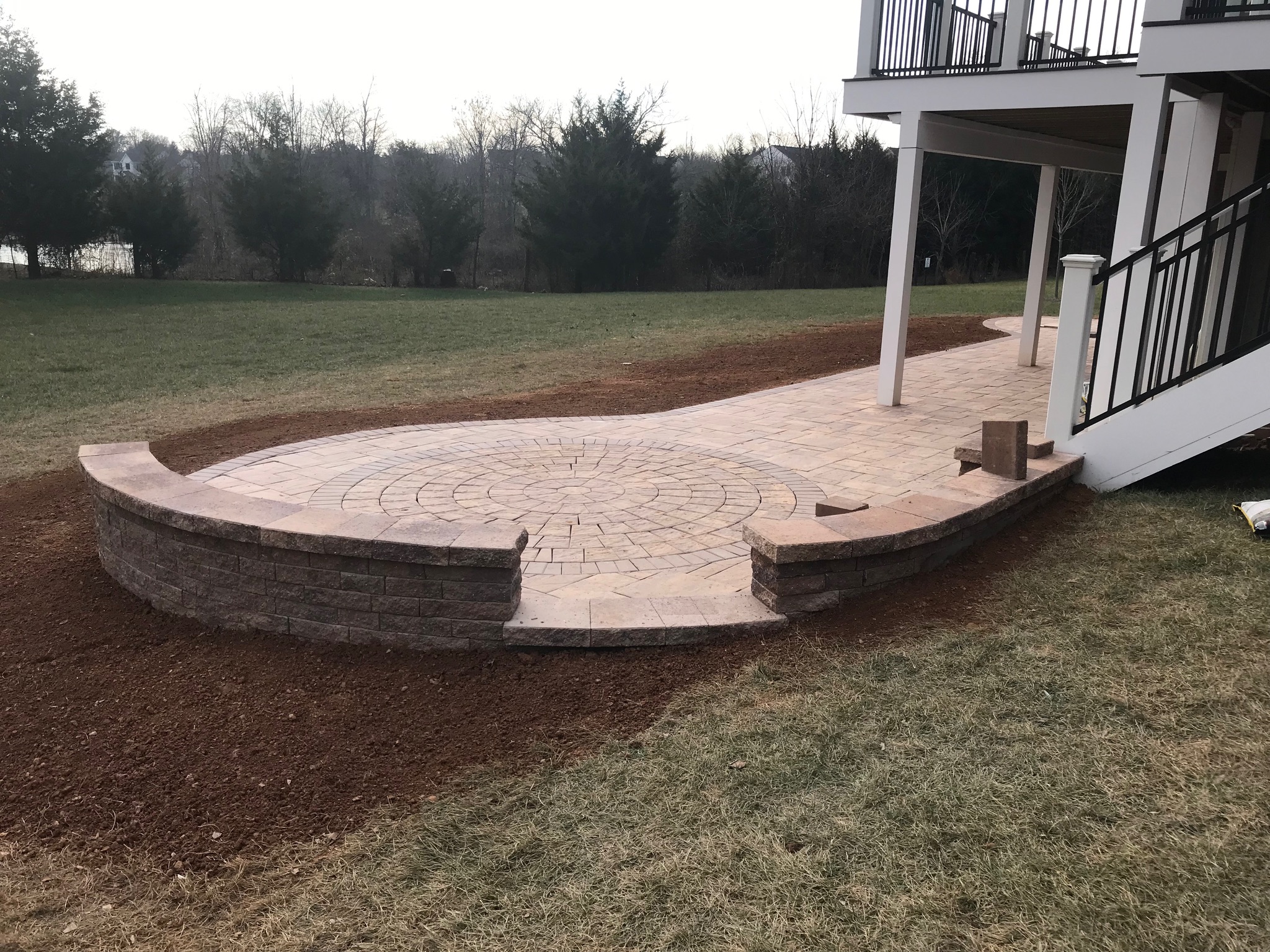 A patio with a circular design on the side of it