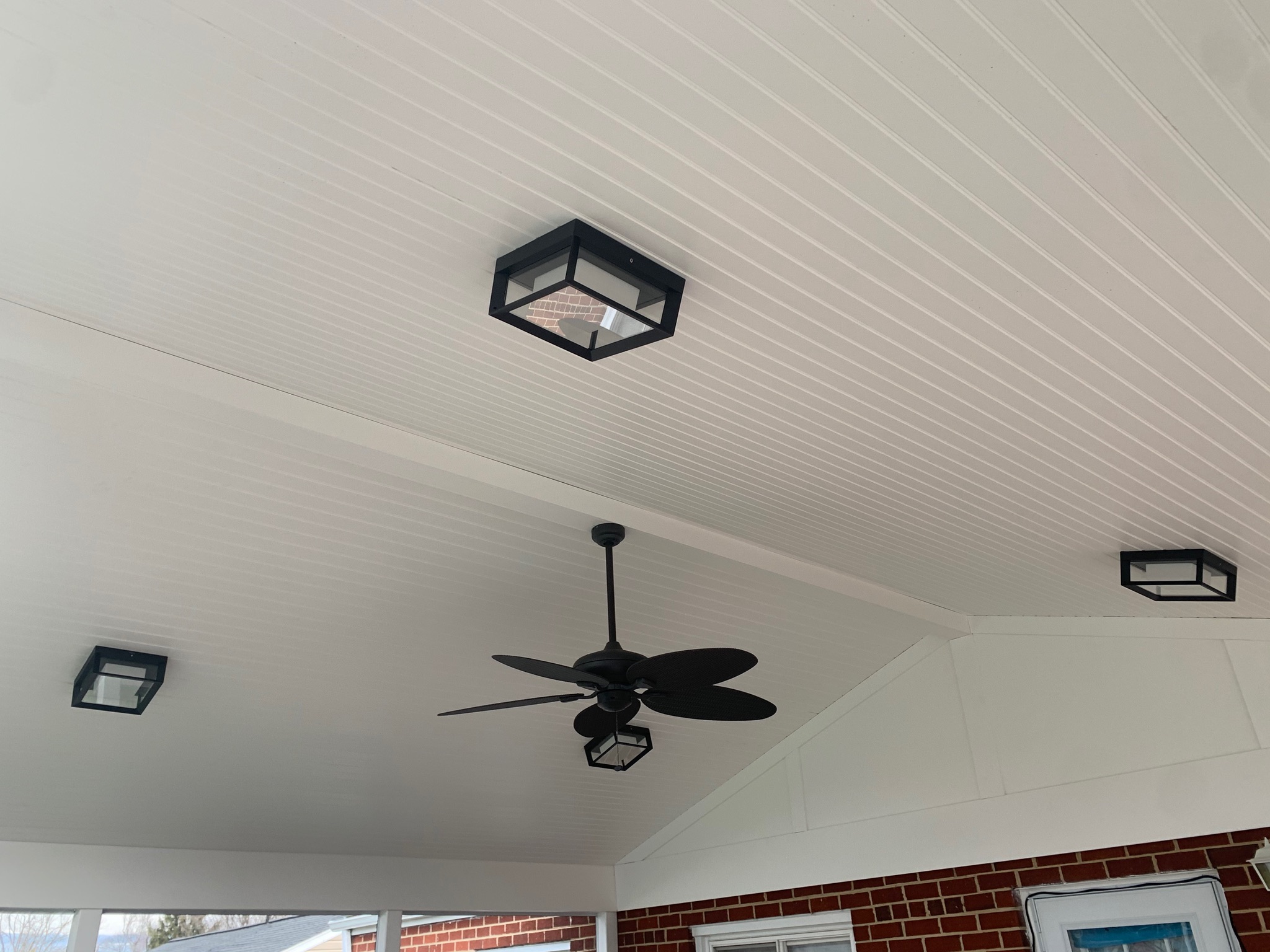 A ceiling fan and light fixture in a room